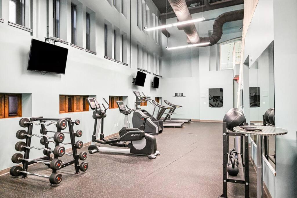 Apartamento Heart Of Dt With Corner View And With Free Pool & Steam 307 Cleveland Exterior foto